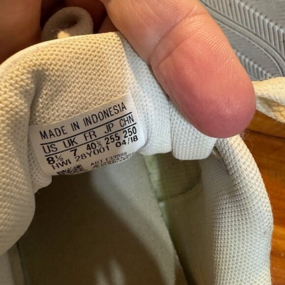 Adidas sneakers, White with mint green, Size 8 1/2 - Picture 4 of 4